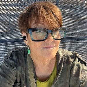 Meet your Posher, Cerise